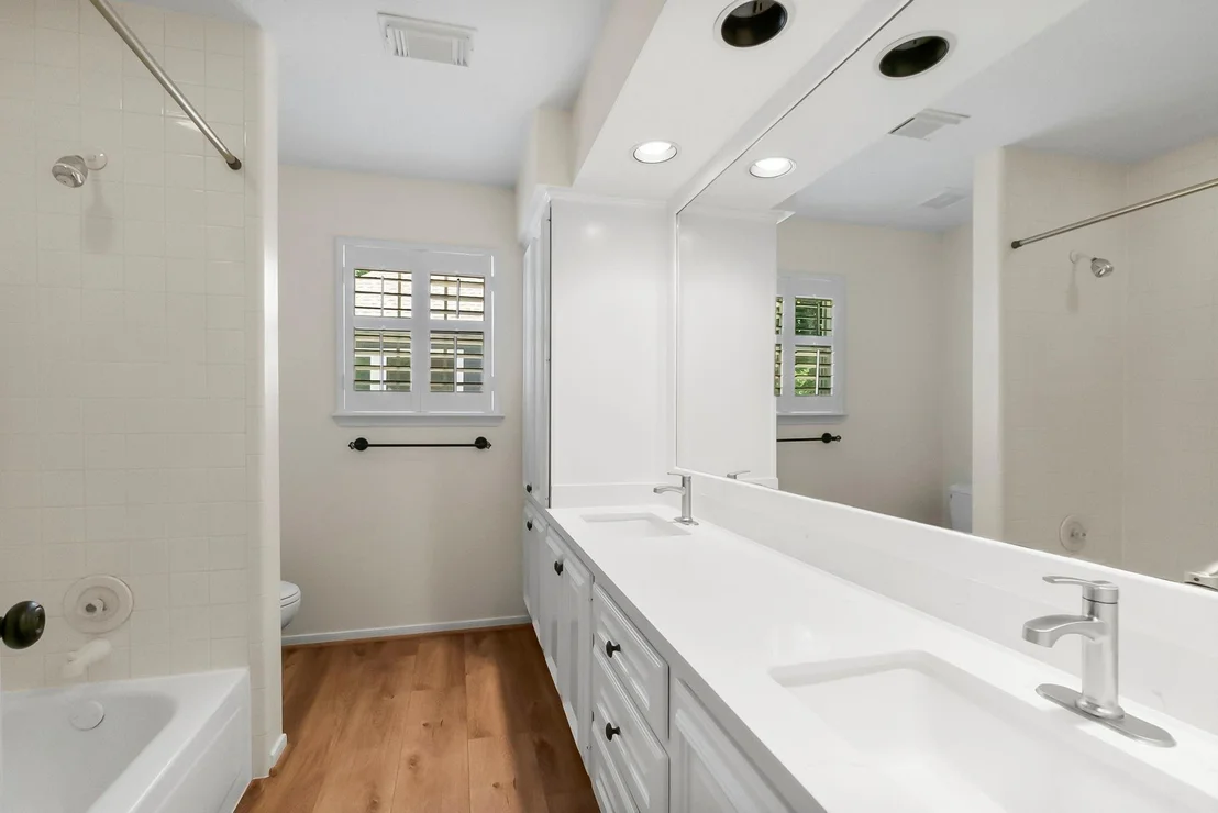 Photo of 78 N Cochrans Green Circle