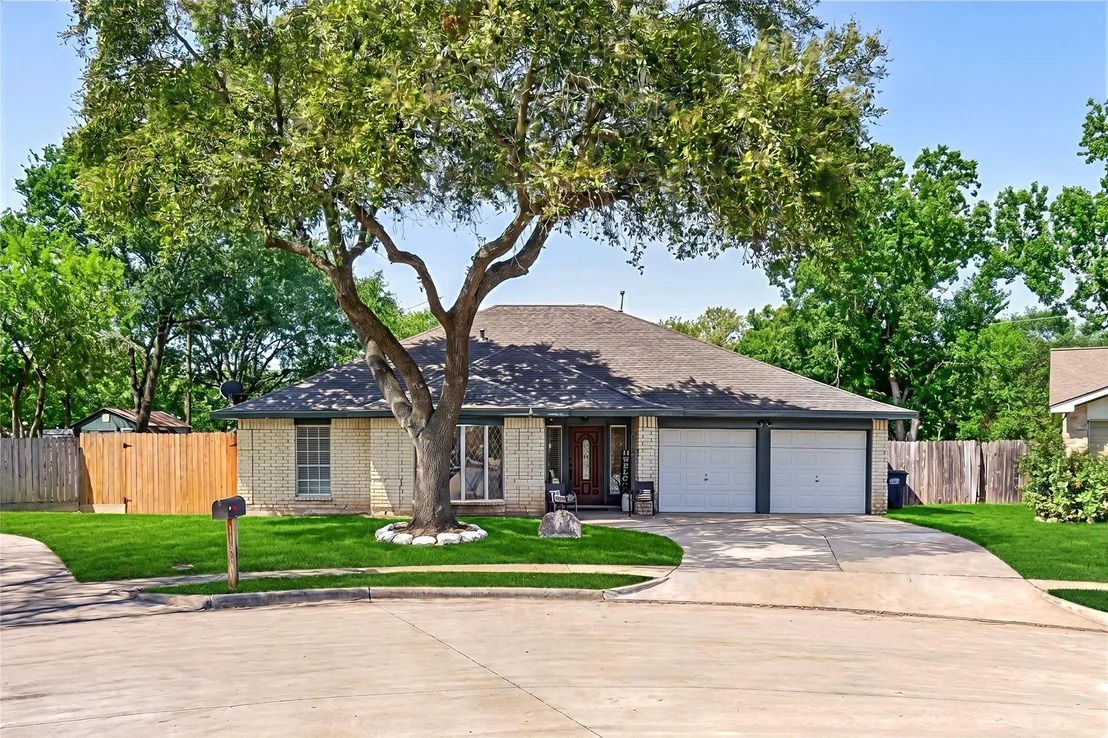 Photo of 1103 Pinecroft Drive