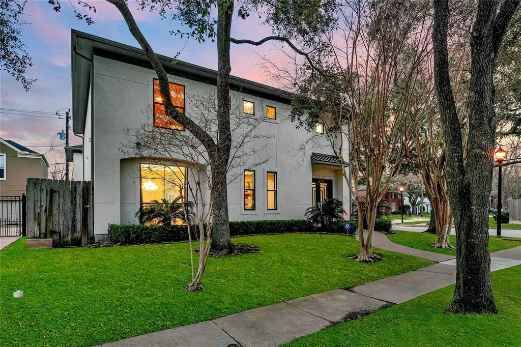 Photo of 3935 Riley Street