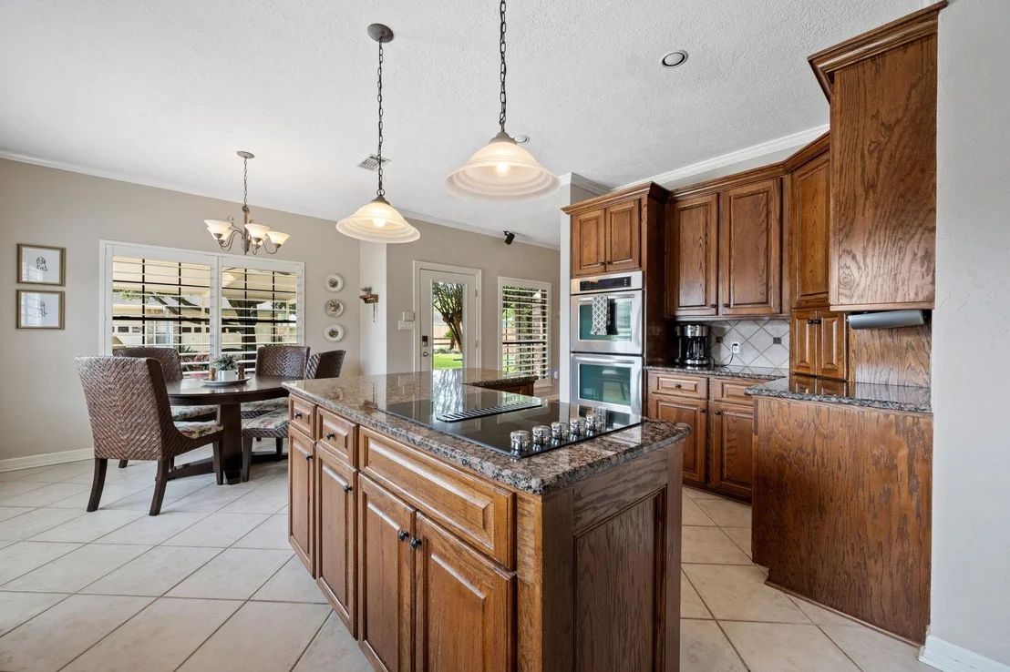 Photo of 302 River Oaks Drive
