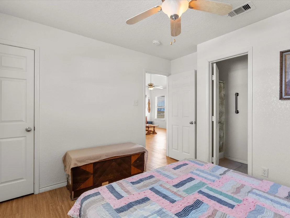 Photo of 1206 Middle Drive W