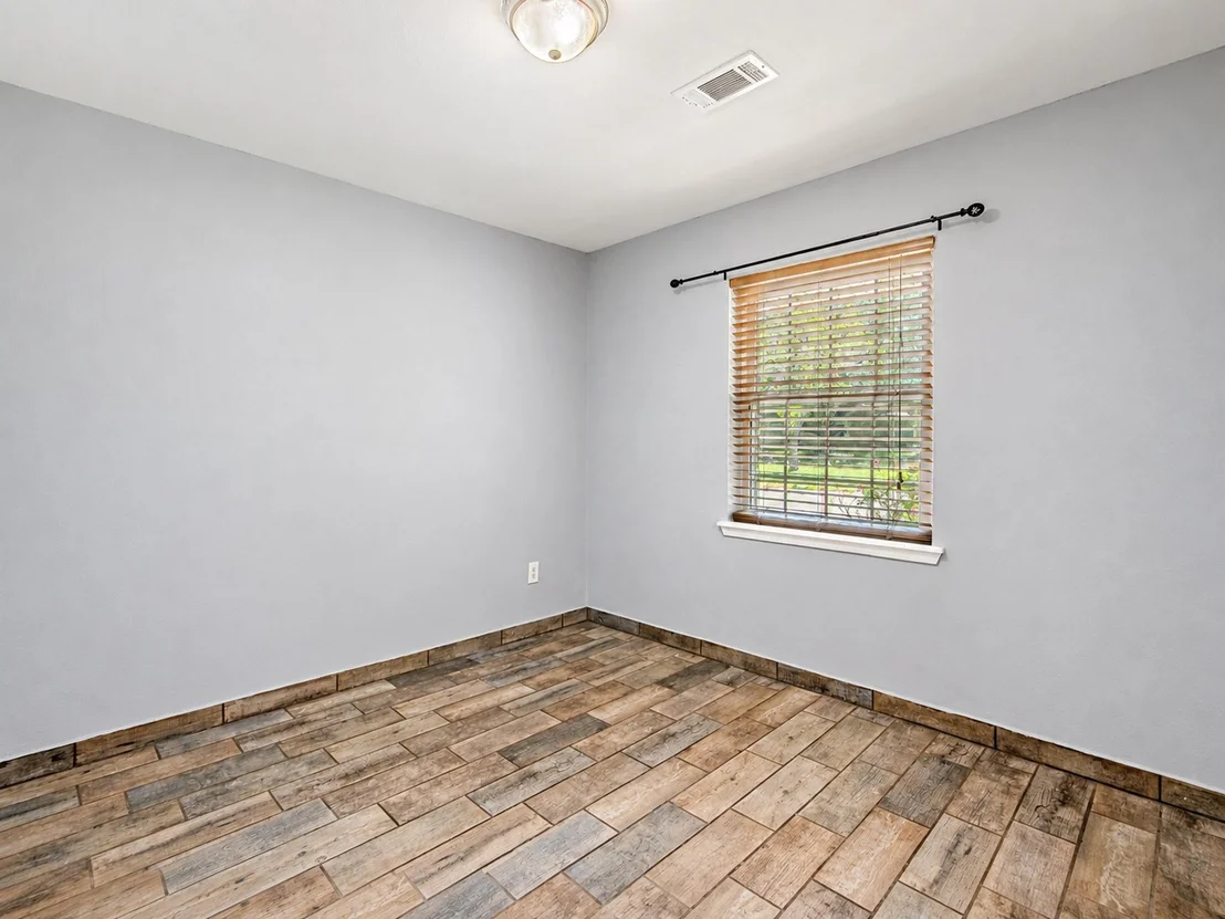 Photo of 2710 Burke Road
