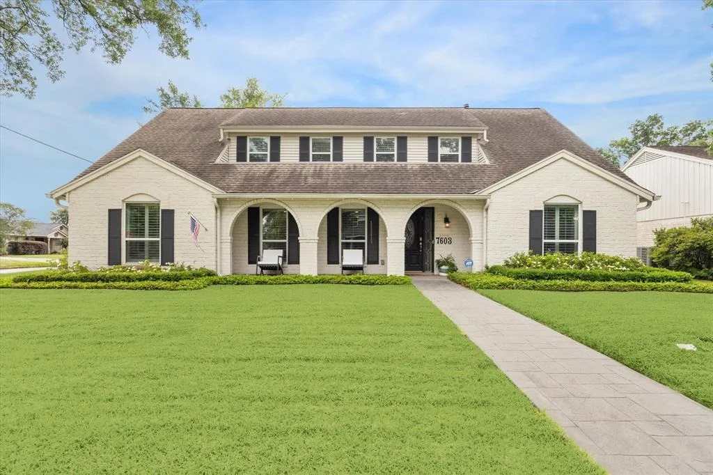 Photo of 7603 Meadowvale Drive