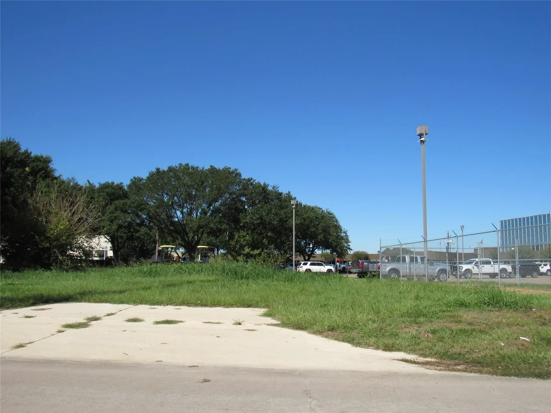 Photo of 3735 Red Bluff Road