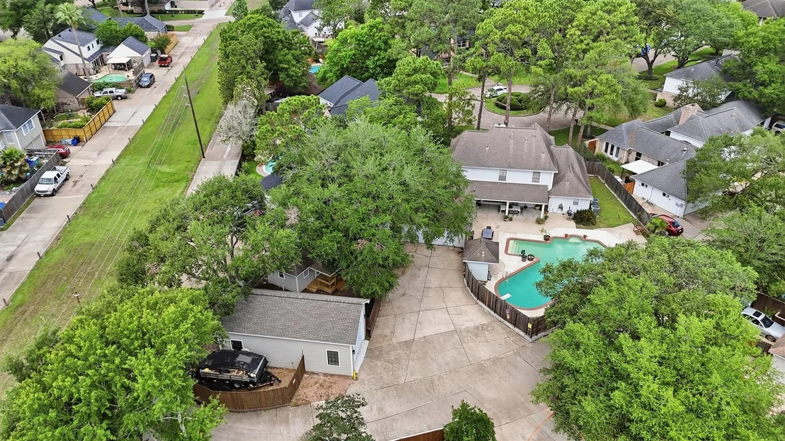 Photo of 615 Brenwick Court