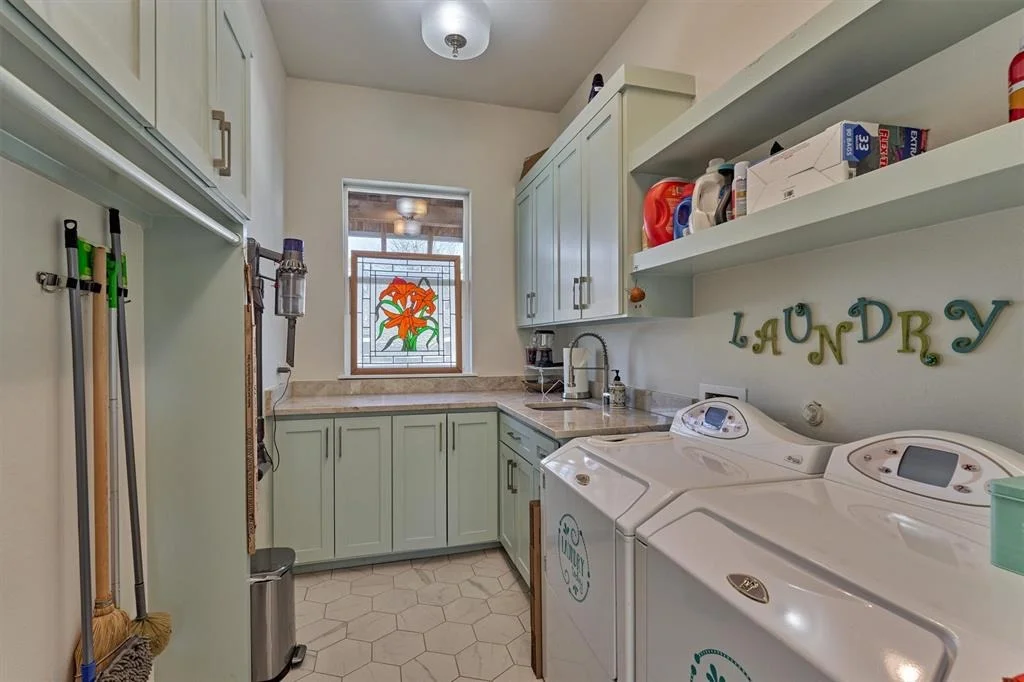 Photo of 925 Paradise Lane