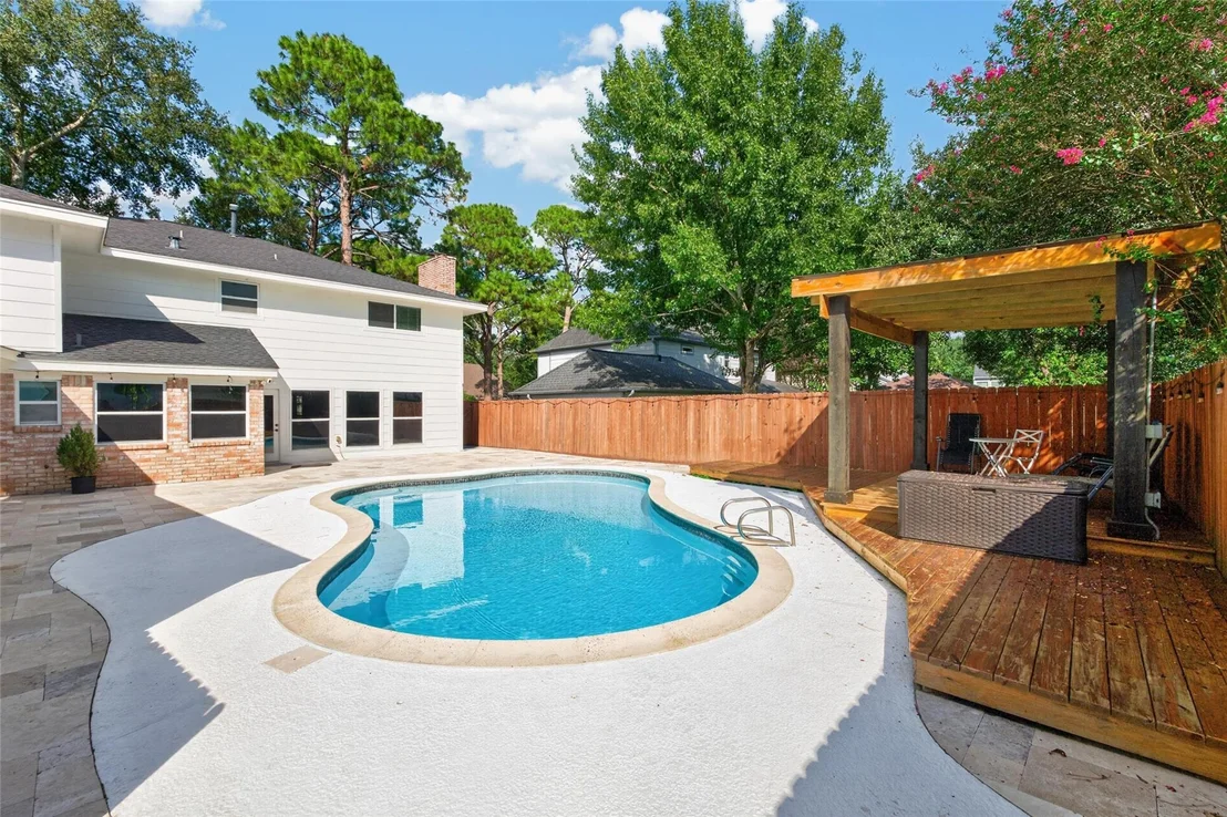 Photo of 18115 Longcliffe Drive