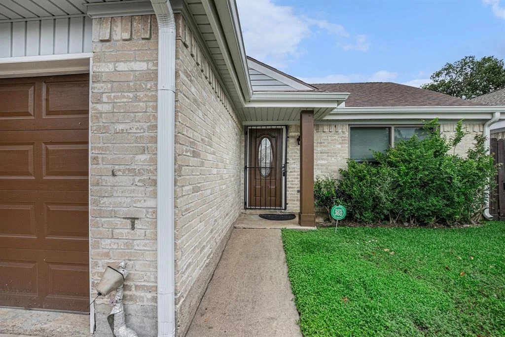 Photo of 6138 Linnhaven Drive