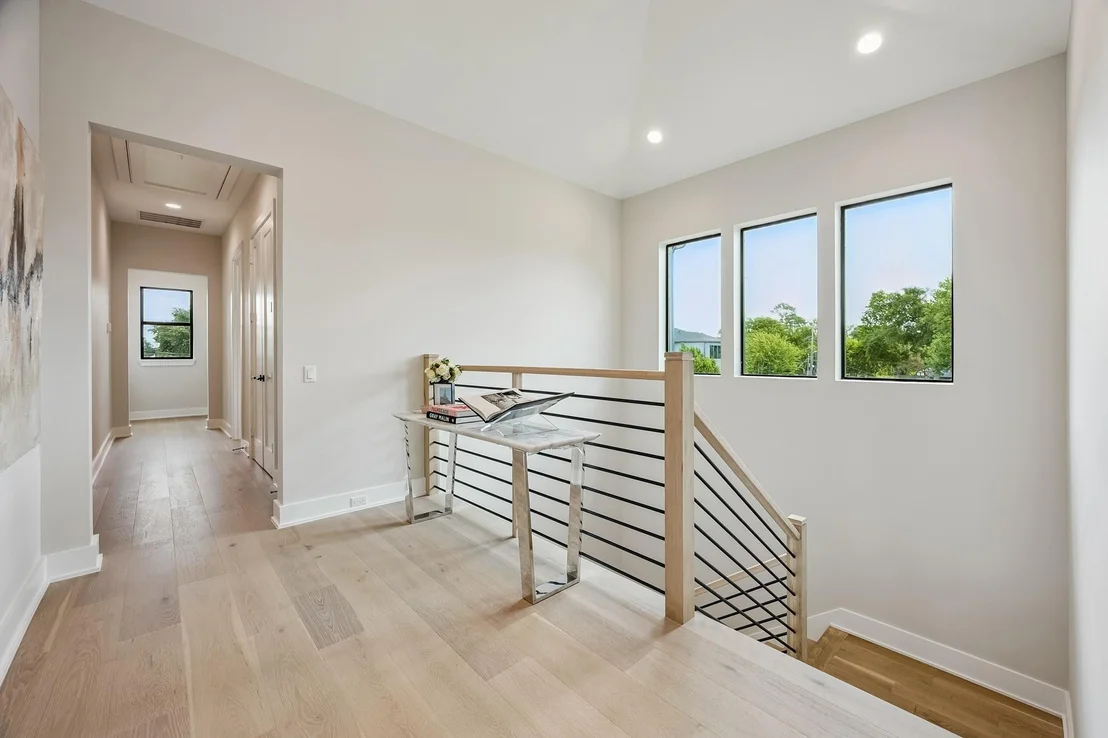 Photo of 2214 Chantilly Lane