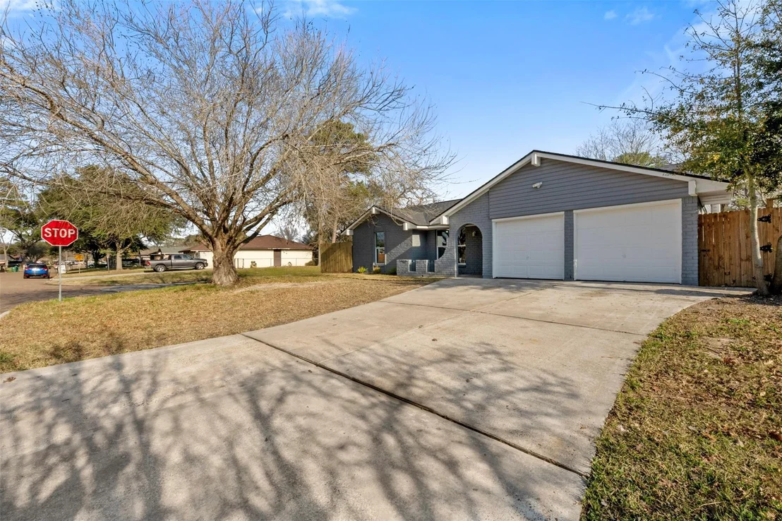 Photo of 6403 Acorn Forest Drive