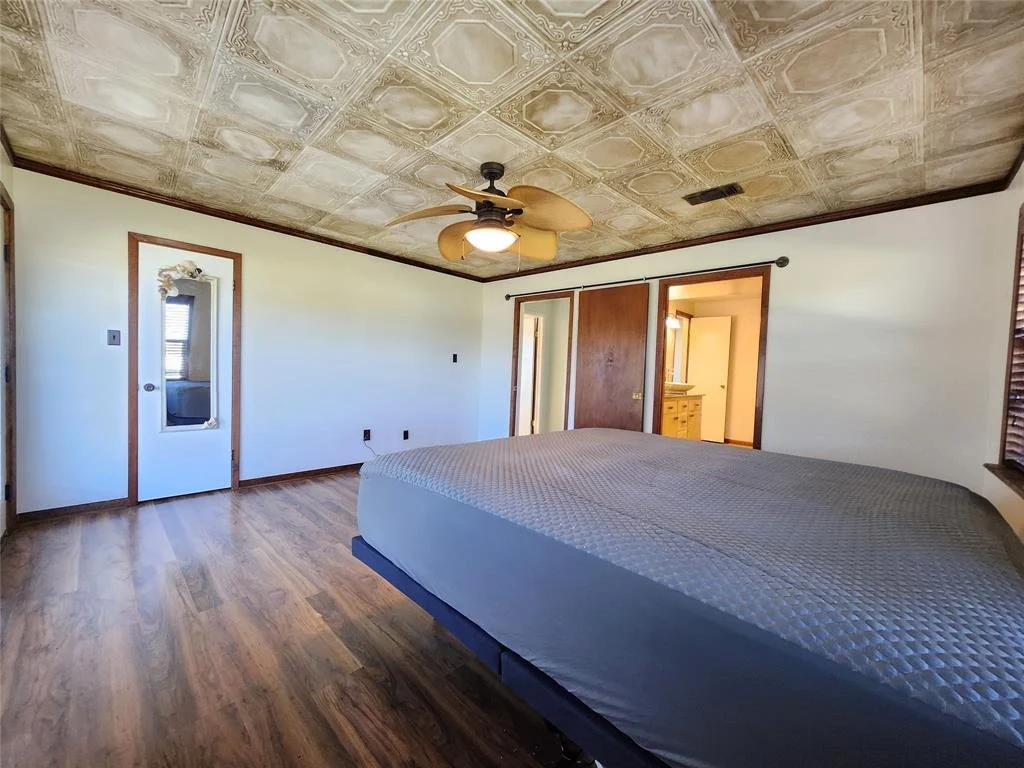 Photo of 2365 W Bayshore Drive