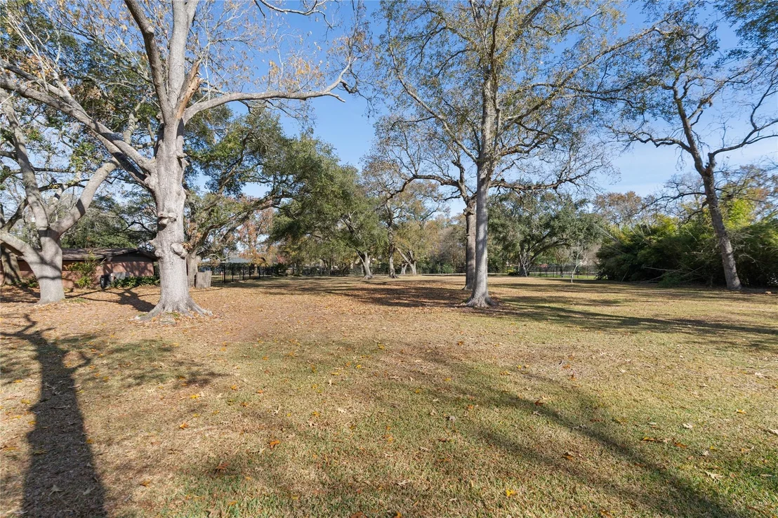 Photo of 404 Lakeshore Drive