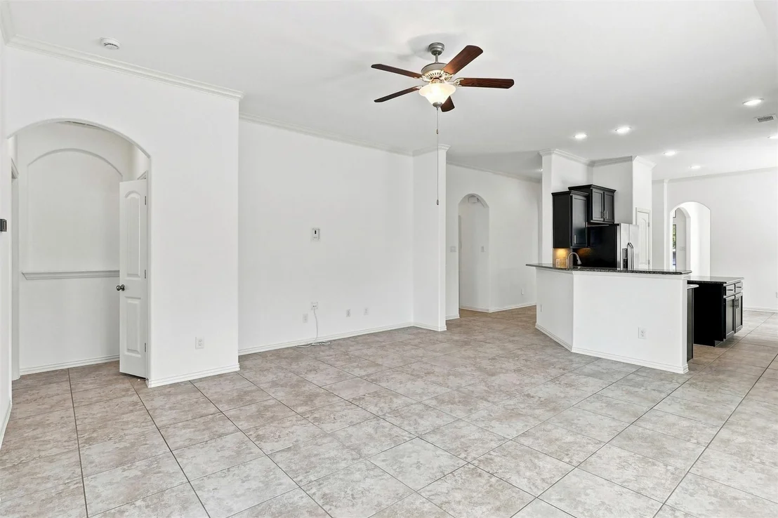 Photo of 637 Maple Point Drive E