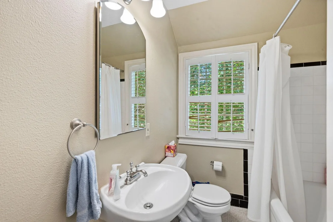 Photo of 6111 Wakeforest Avenue