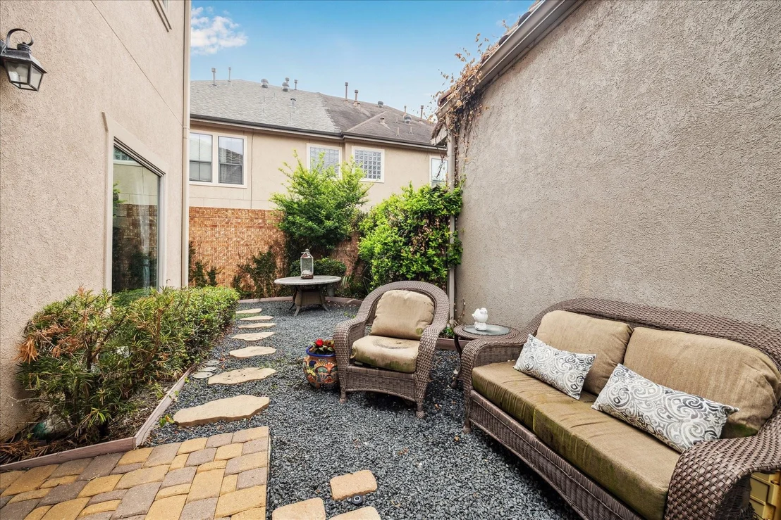 Photo of 2727 Stuart Manor