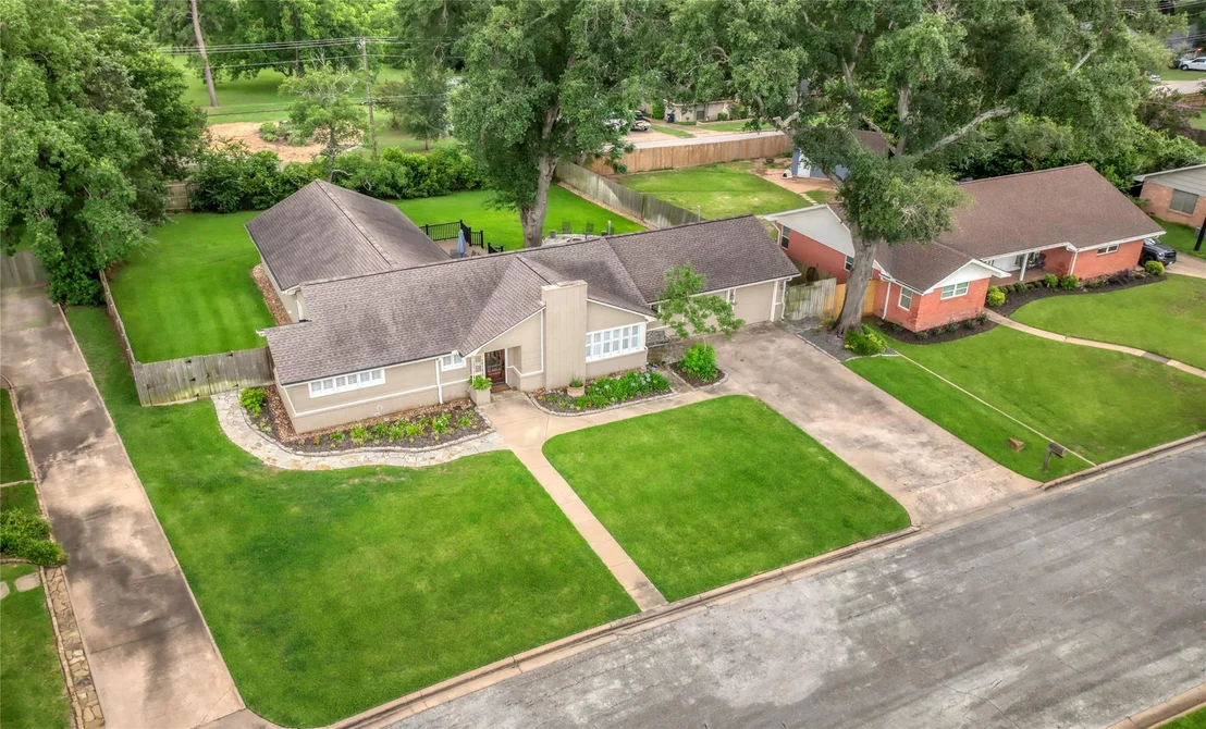 Photo of 700 Peachtree Drive