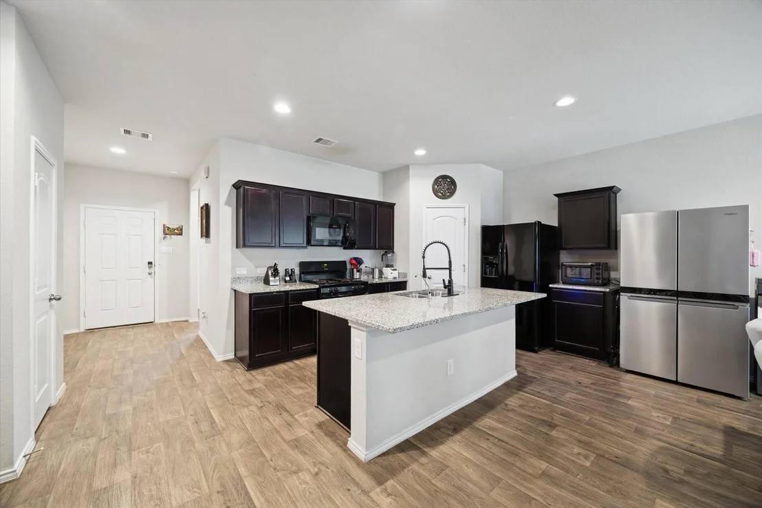 Photo of 592 Road 5138