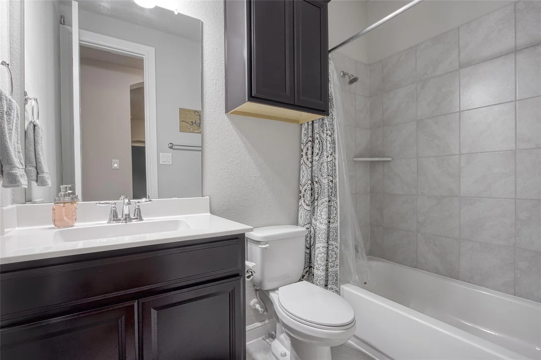 Photo of 6919 Red Oak Drive