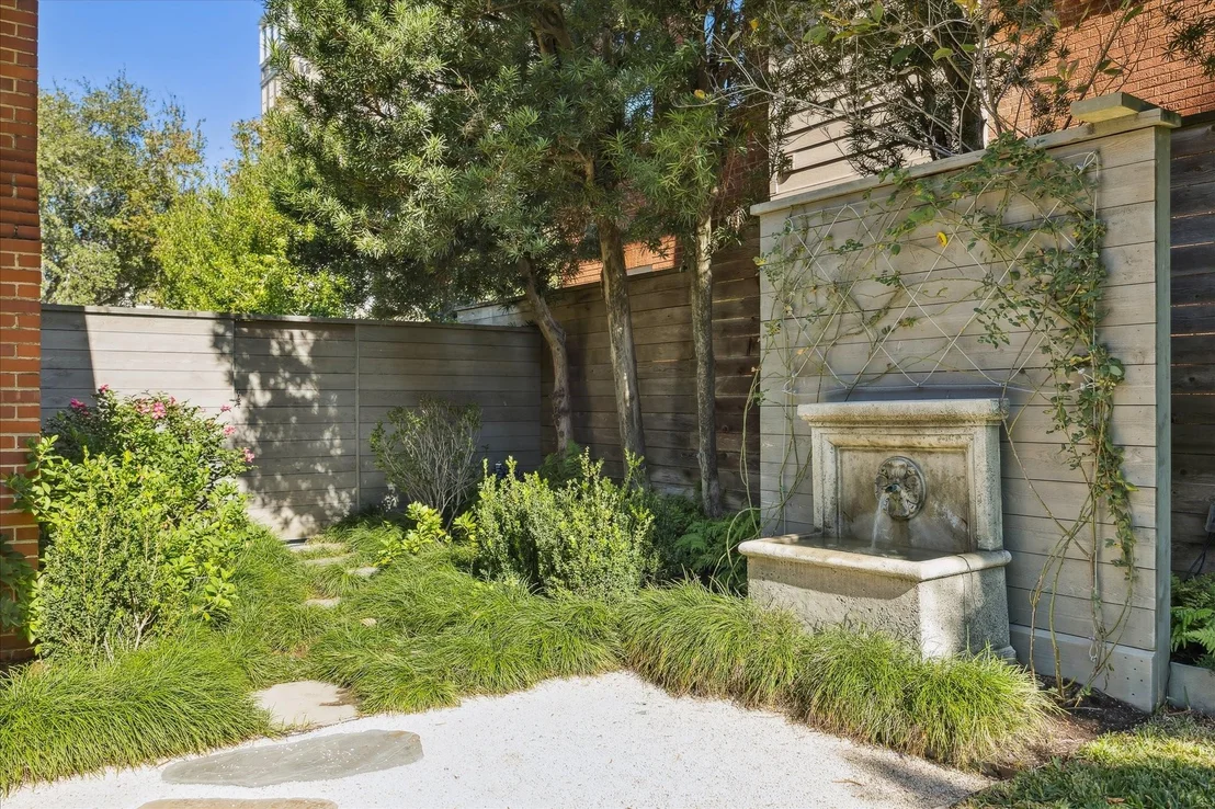 Photo of 1807 Albans Road