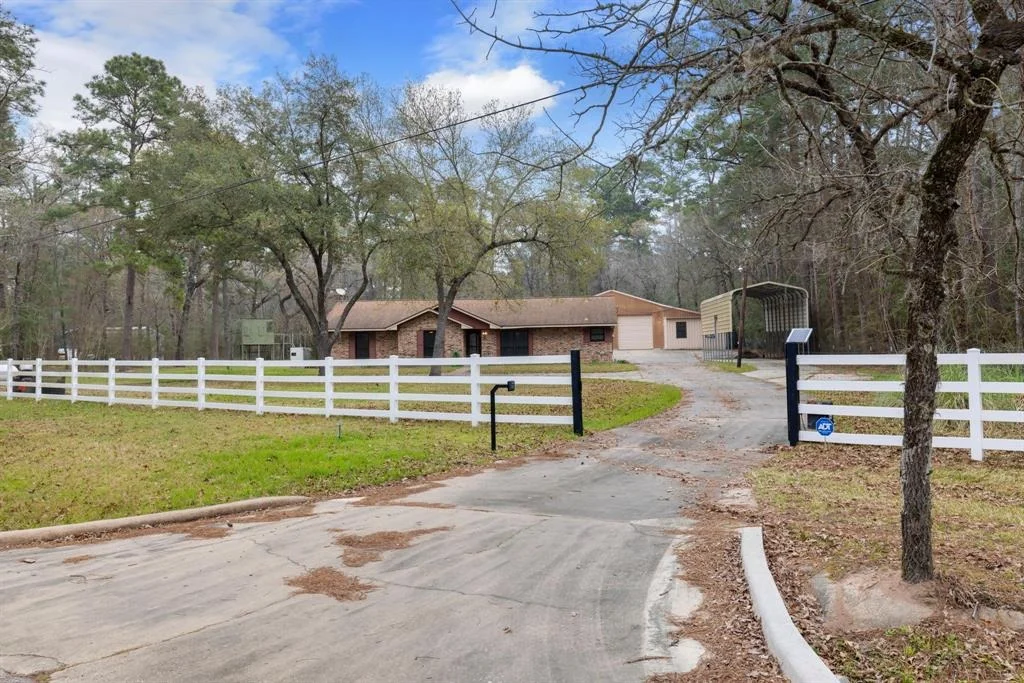 Photo of 16202 Surrey Lane