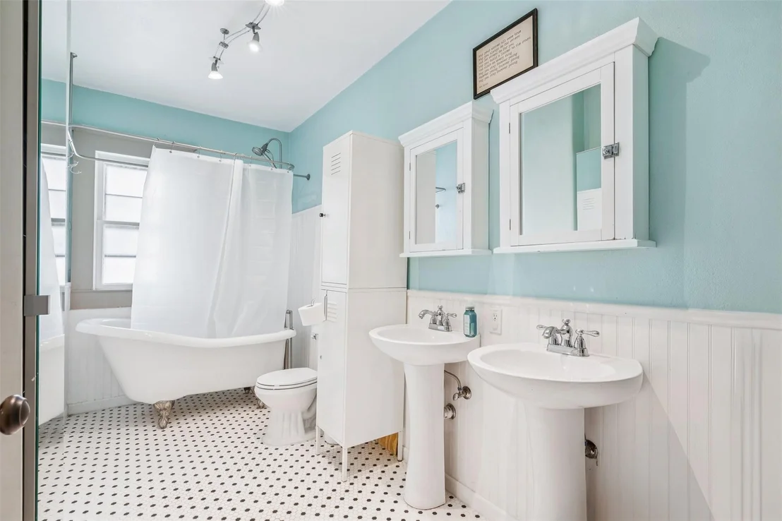 Photo of 1004 Mitchell Street
