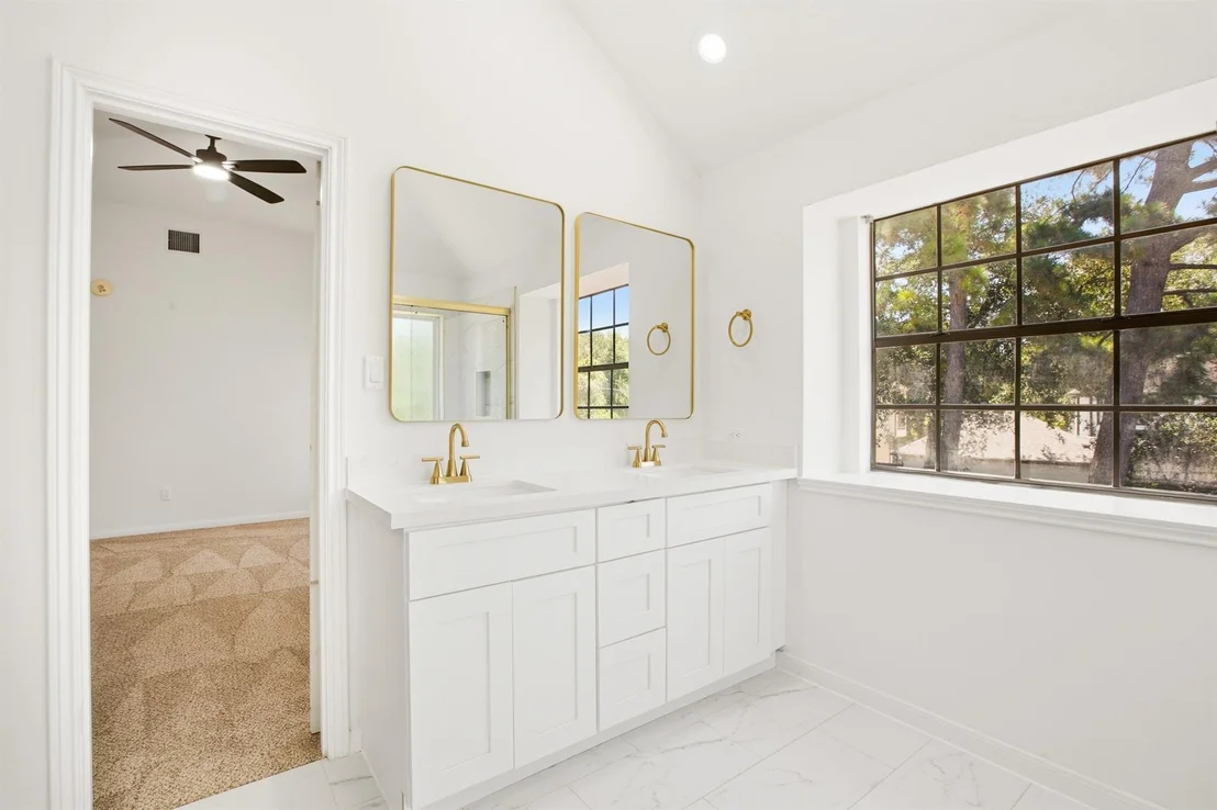 Photo of 18319 Oakhampton Drive