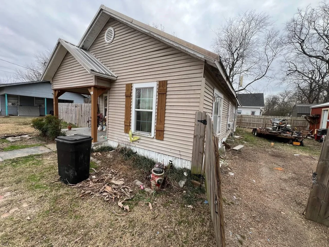 Photo of 730 E Fort Worth Avenue