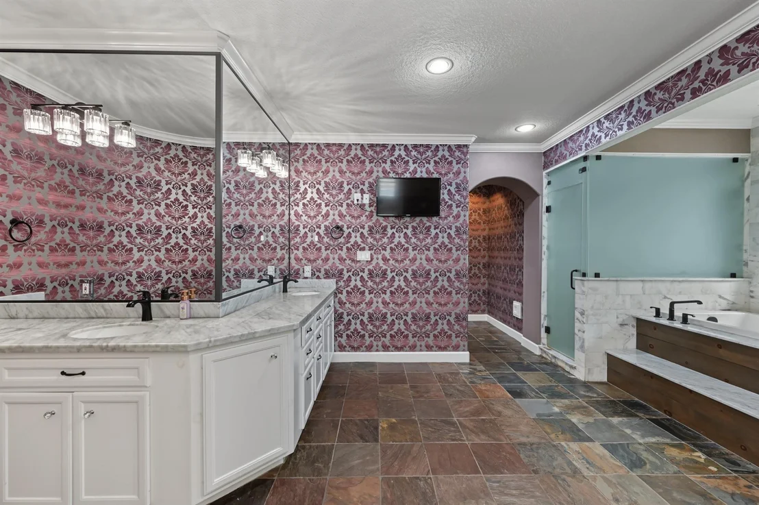 Photo of 10933 Lake Forest Drive