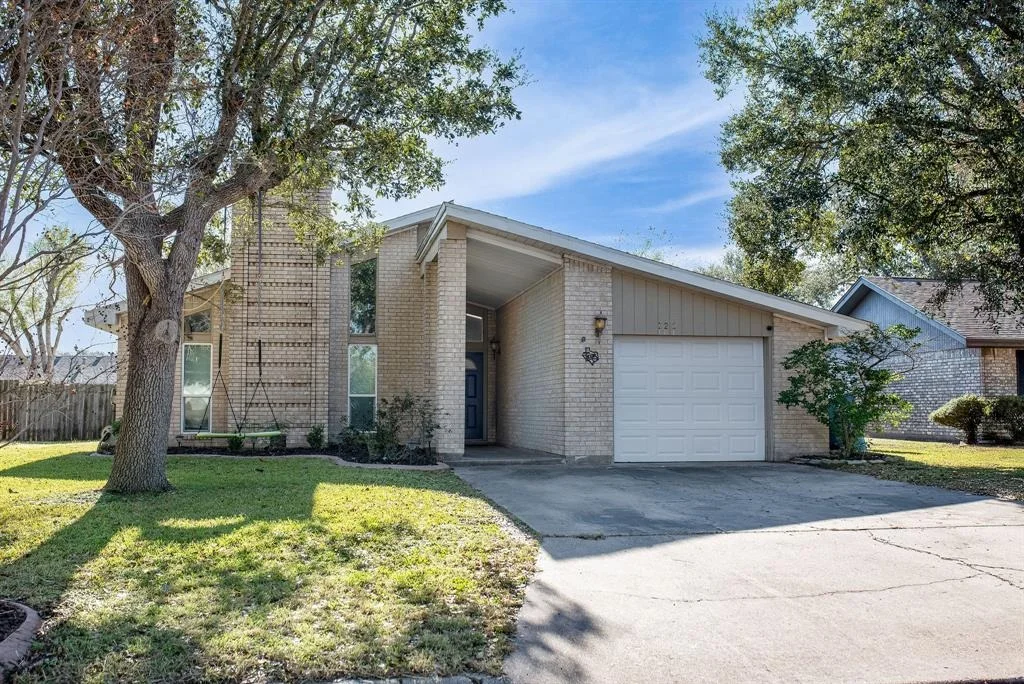 Photo of 120 Del Mar Drive