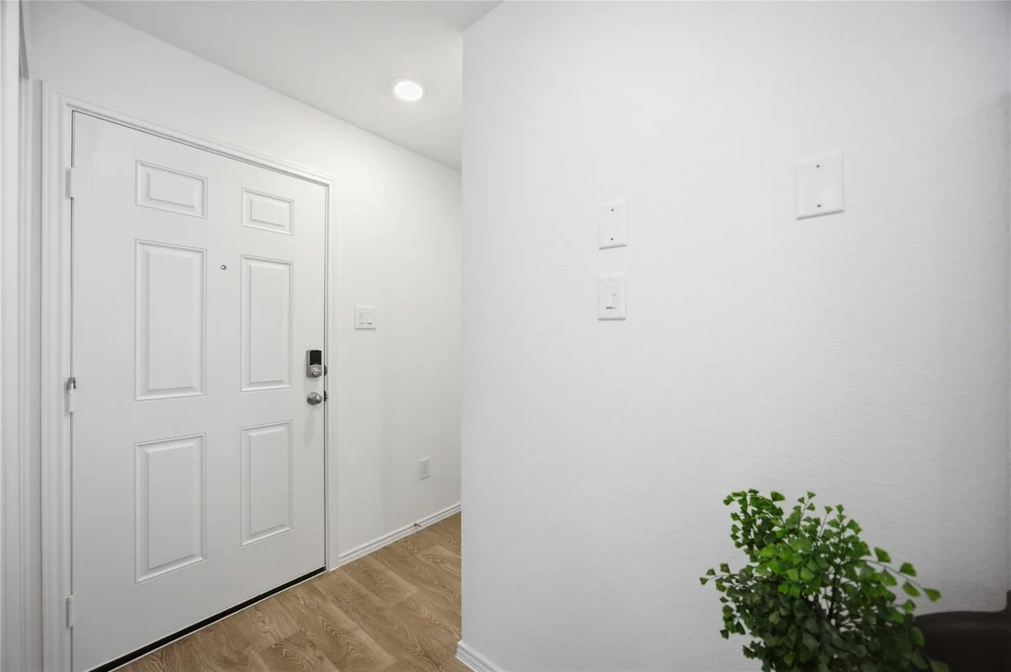 Photo of 6021 Pineapple Street