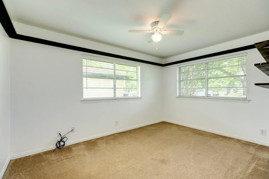 Photo of 108 Avenue E