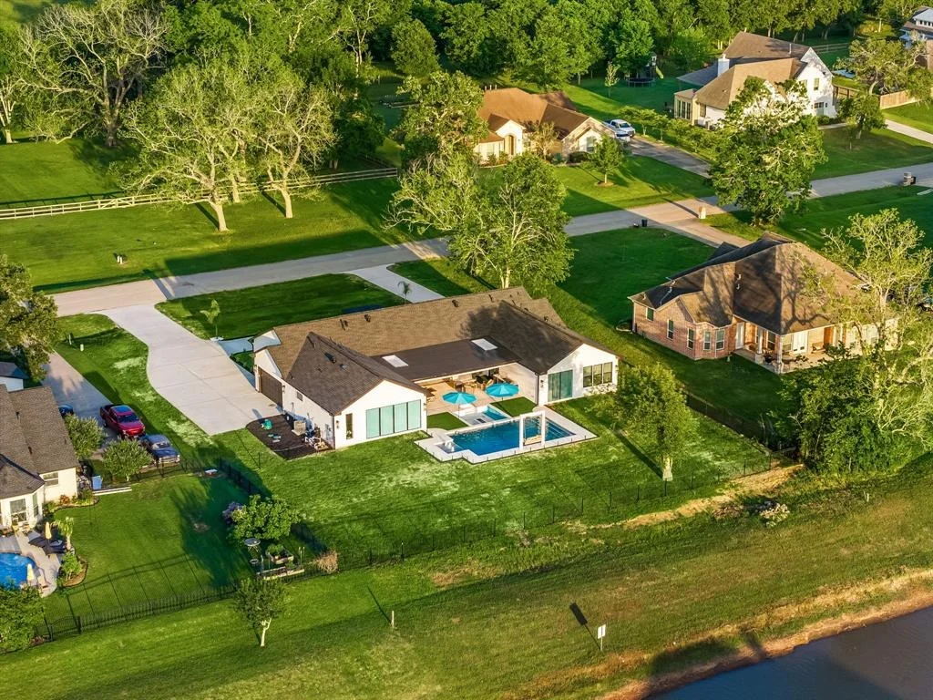 Photo of 3227 River Bend Drive