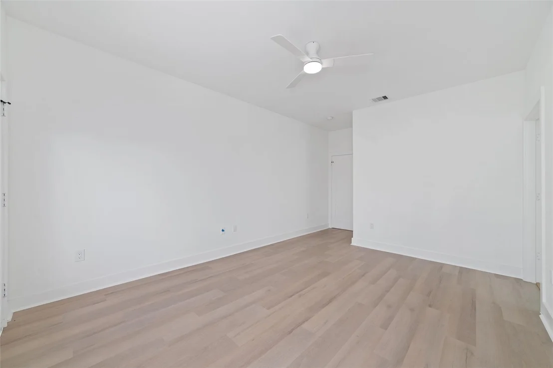 Photo of Unit 7 at 1811 N Spring Dr