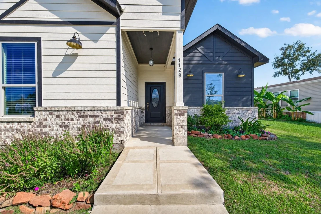Photo of 1129 Peter Pine Street