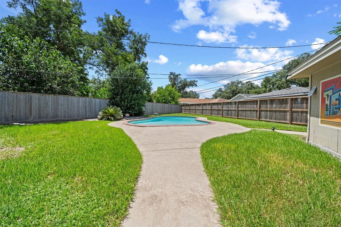 Photo of 5826 Spruce Forest Drive