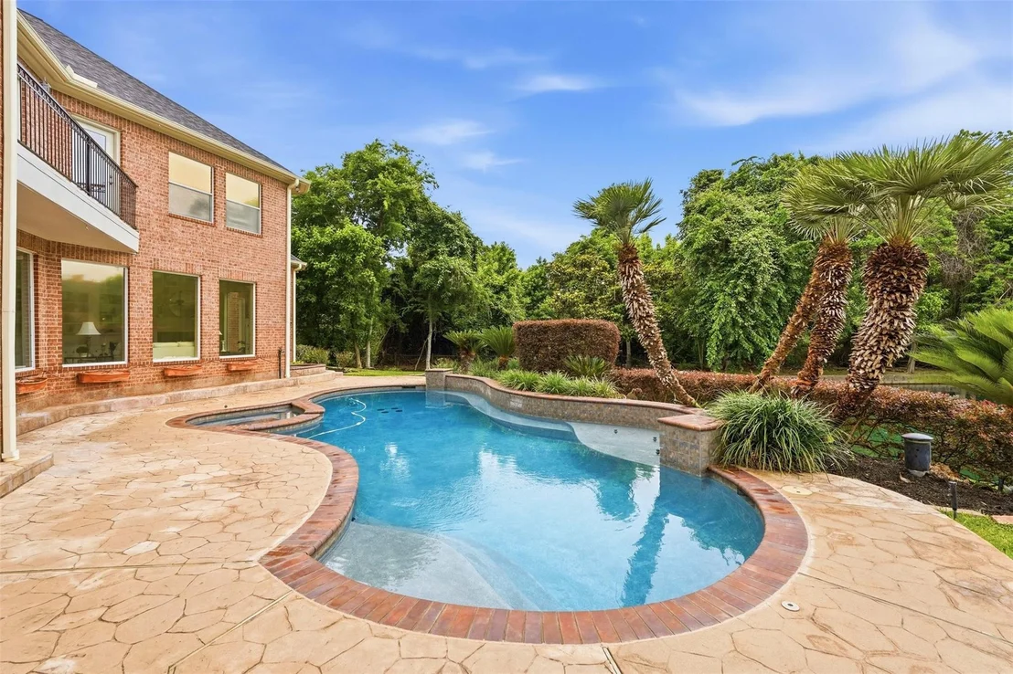 Photo of 5002 Regency Drive