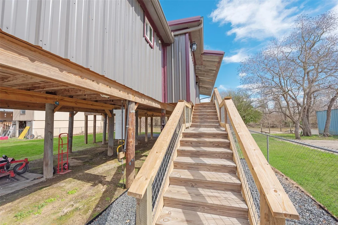 Photo of 574 River Oaks Drive