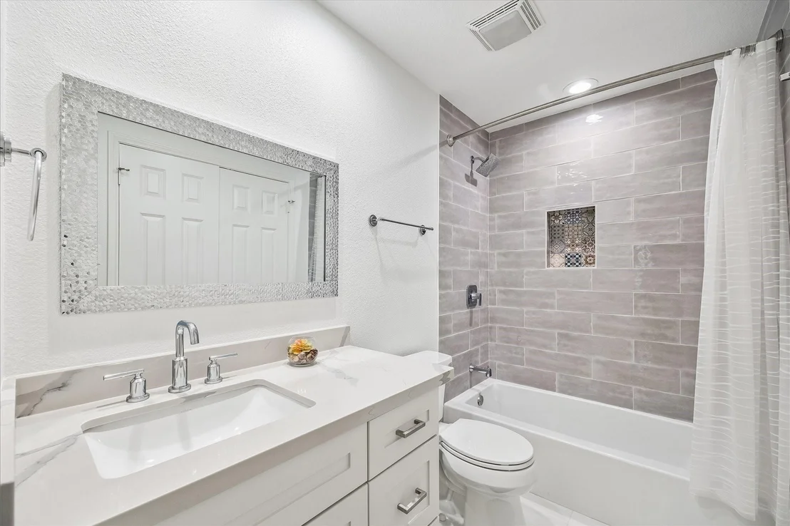 Photo of 15 W Beckonvale Circle