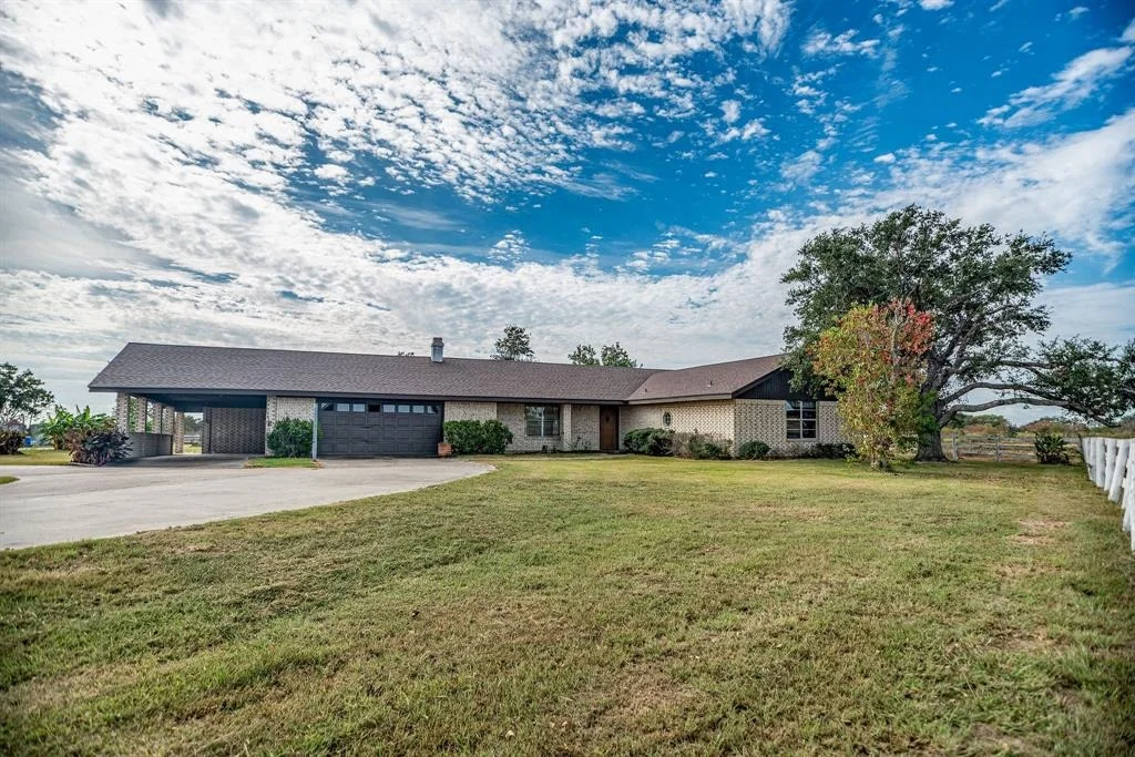 Photo of 587 Seakist Road