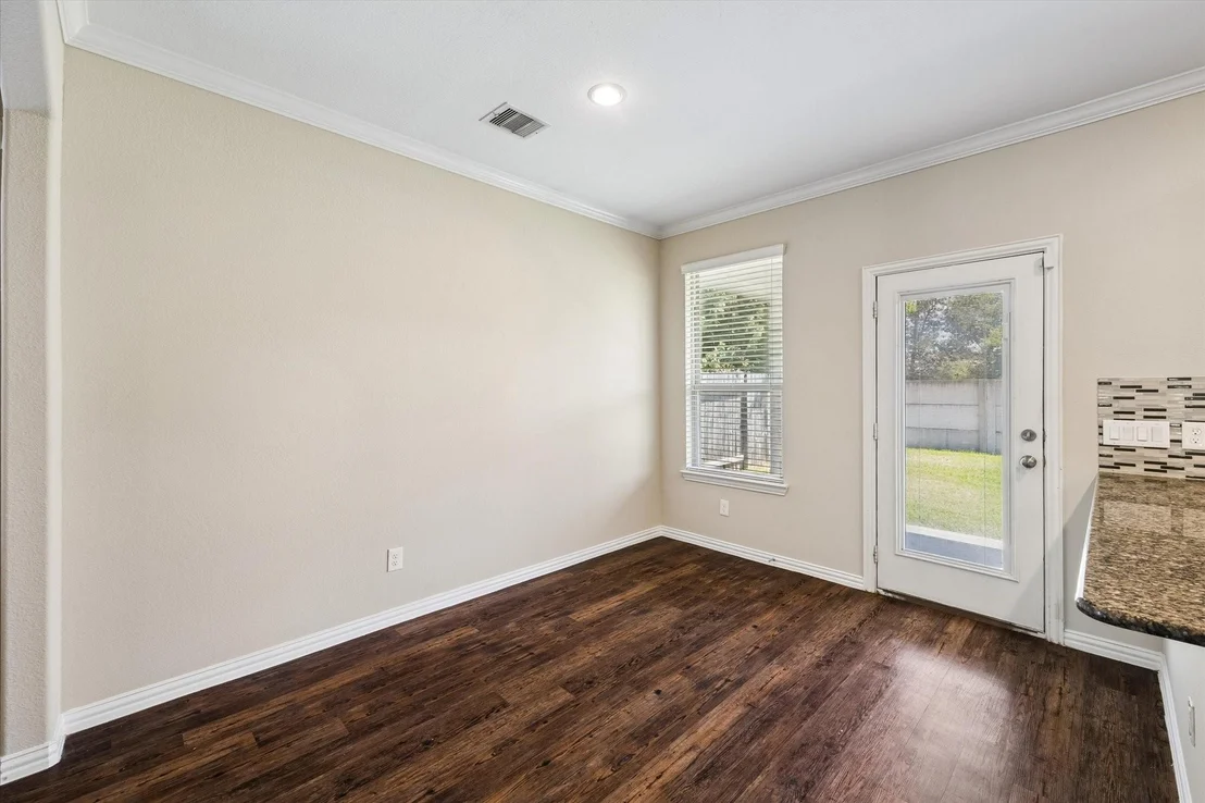 Photo of 660 Oak Circle Drive E