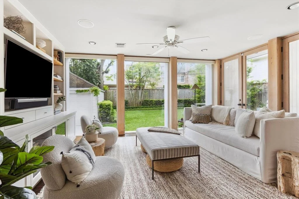 Photo of 2911 Sunset Boulevard