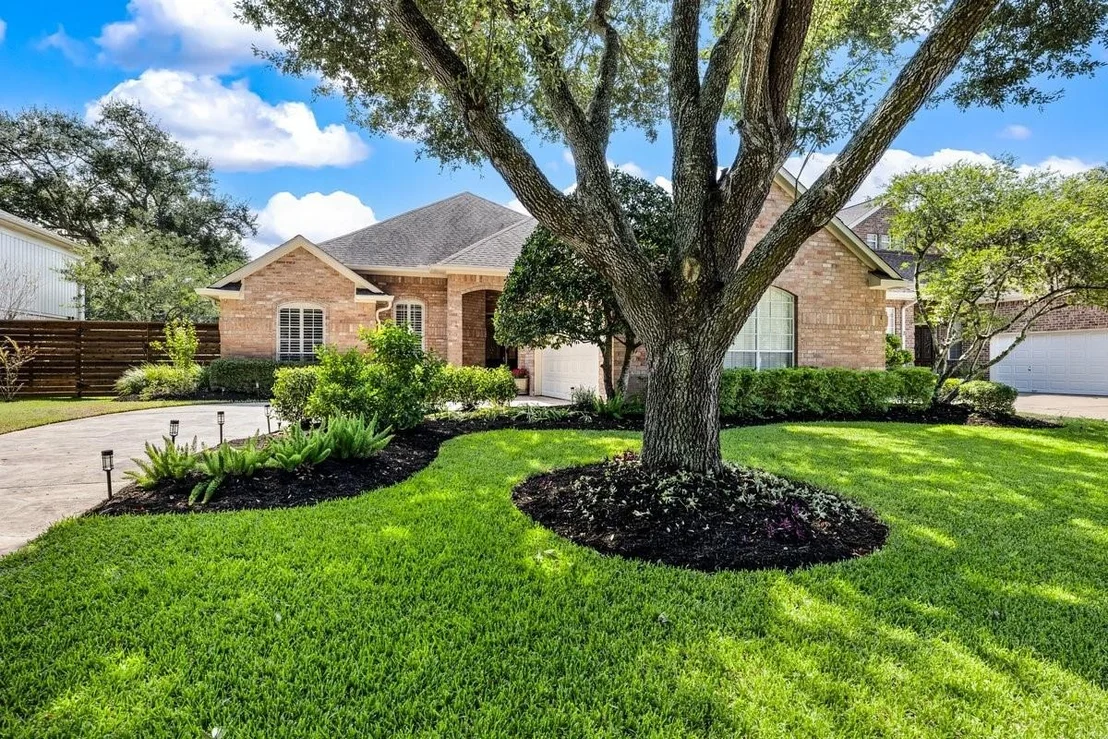 Photo of 4 Crestwood Circle