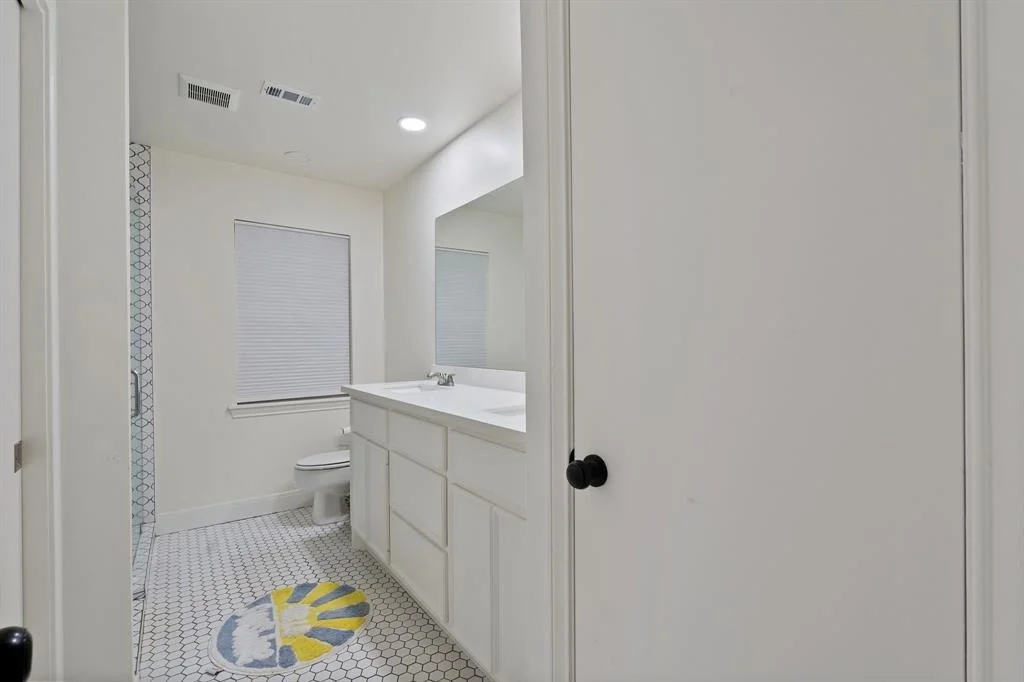 Photo of 15520 Bedford Lane