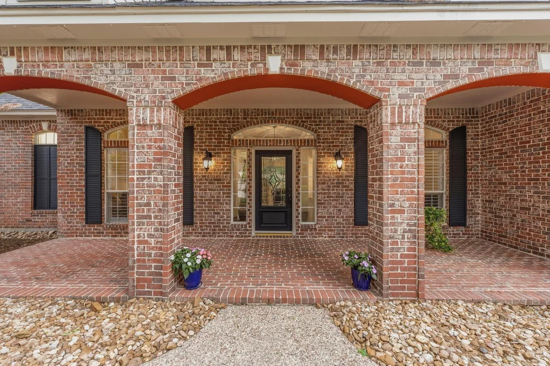 Photo of 130 E Fairbranch Circle