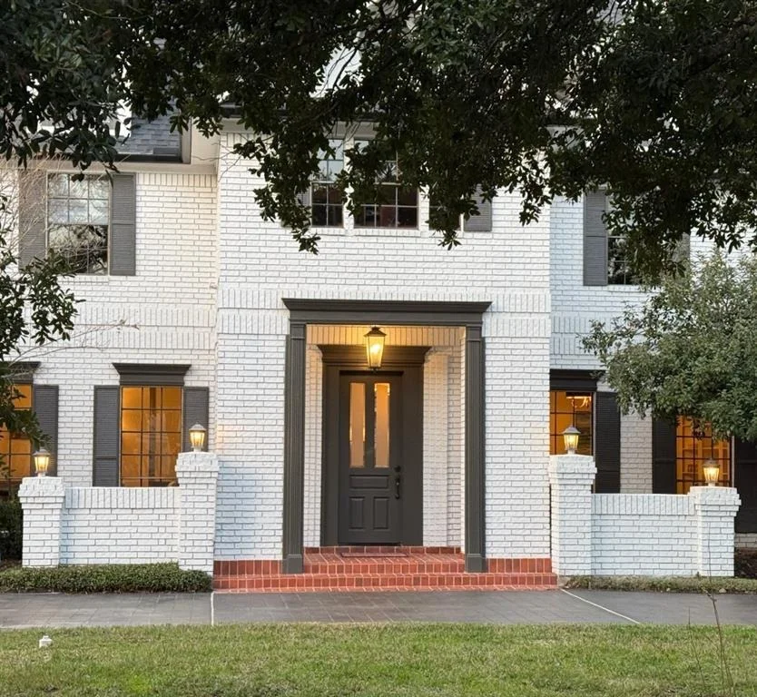 Photo of 9 S Brokenfern Drive