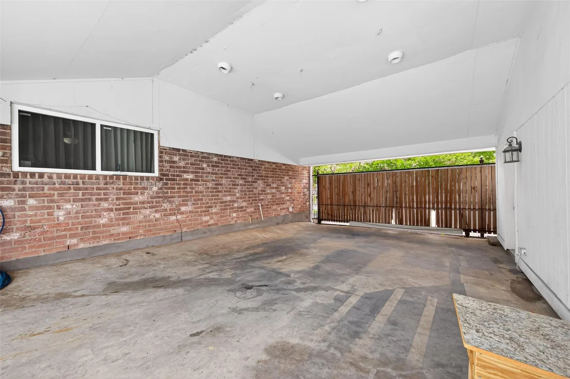 Photo of 5722 Arncliffe Drive