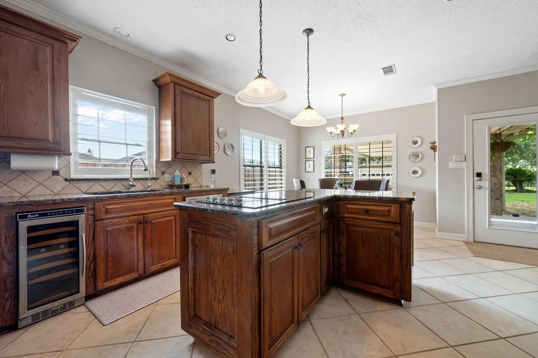 Photo of 302 River Oaks Drive