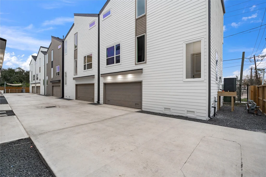 Photo of 2957 Delafield Street
