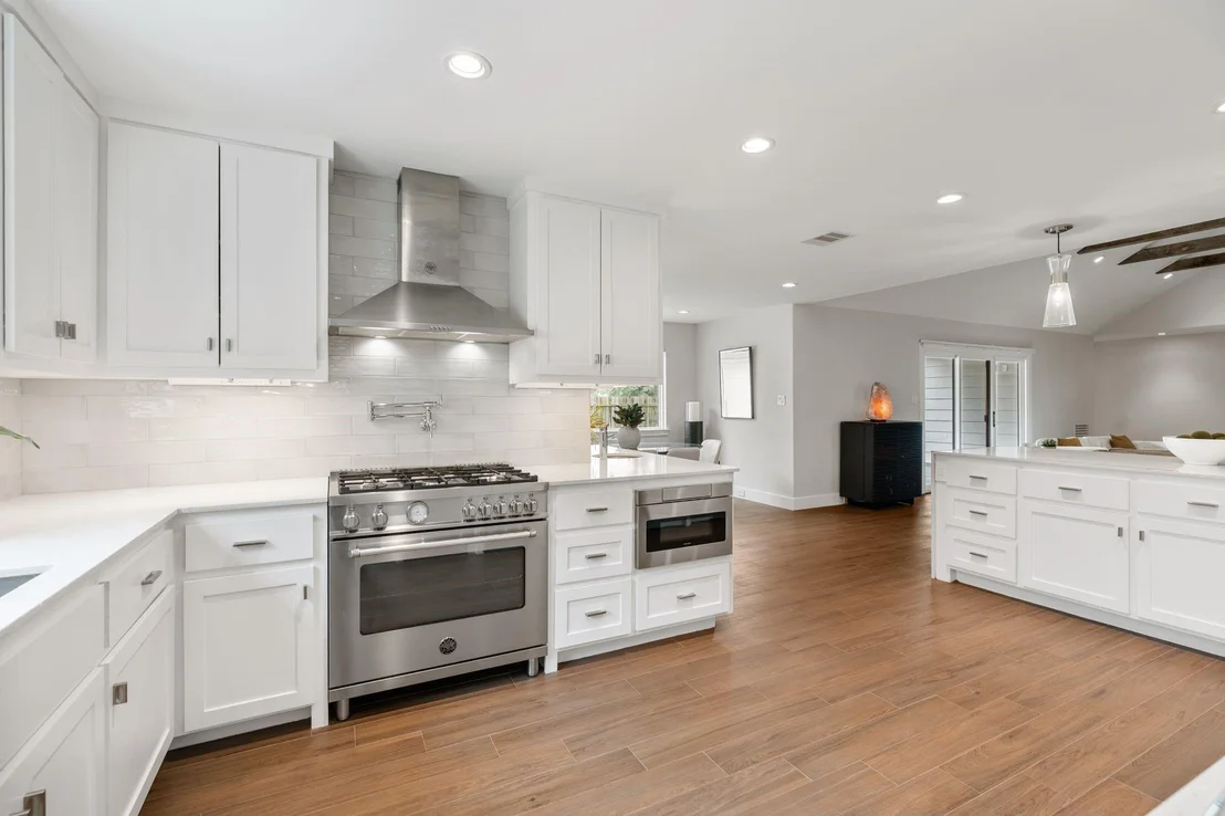 Photo of 842 W Forest Drive