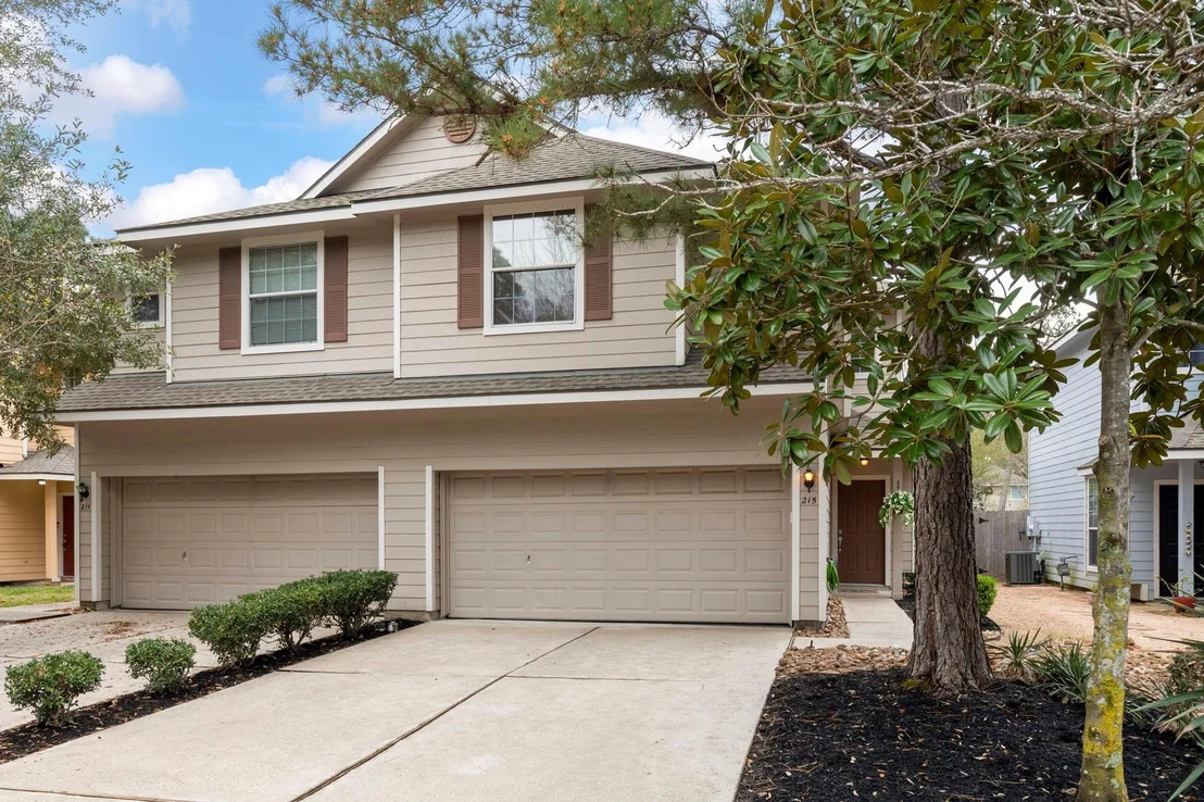 Photo of 215 W Stedhill Loop
